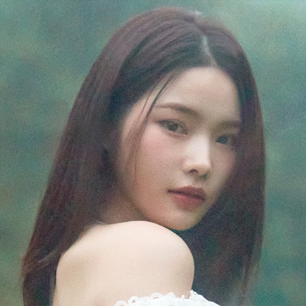 Weki Meki RINA